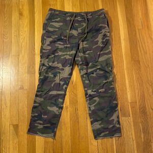 Gap men’s camo Pants - M (27” inseam)